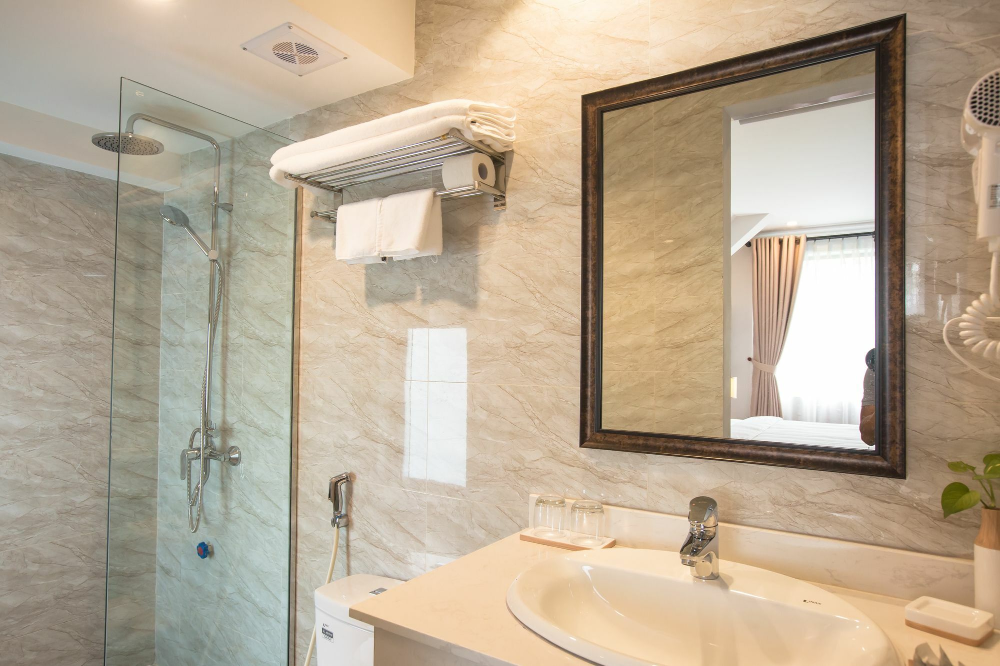 Dinh Elegant 3* Hanoi