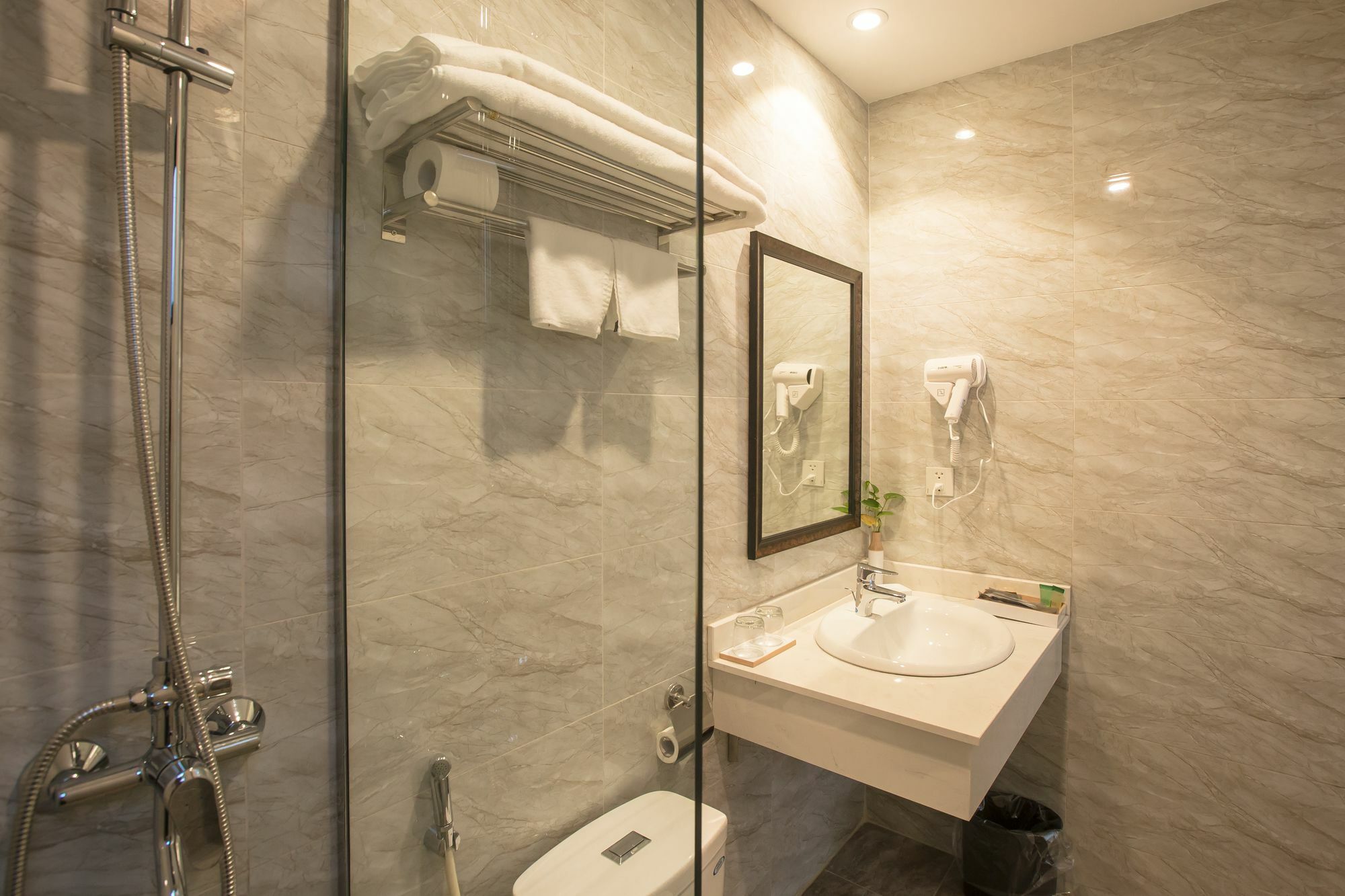 Dinh Elegant 3* Hanoi