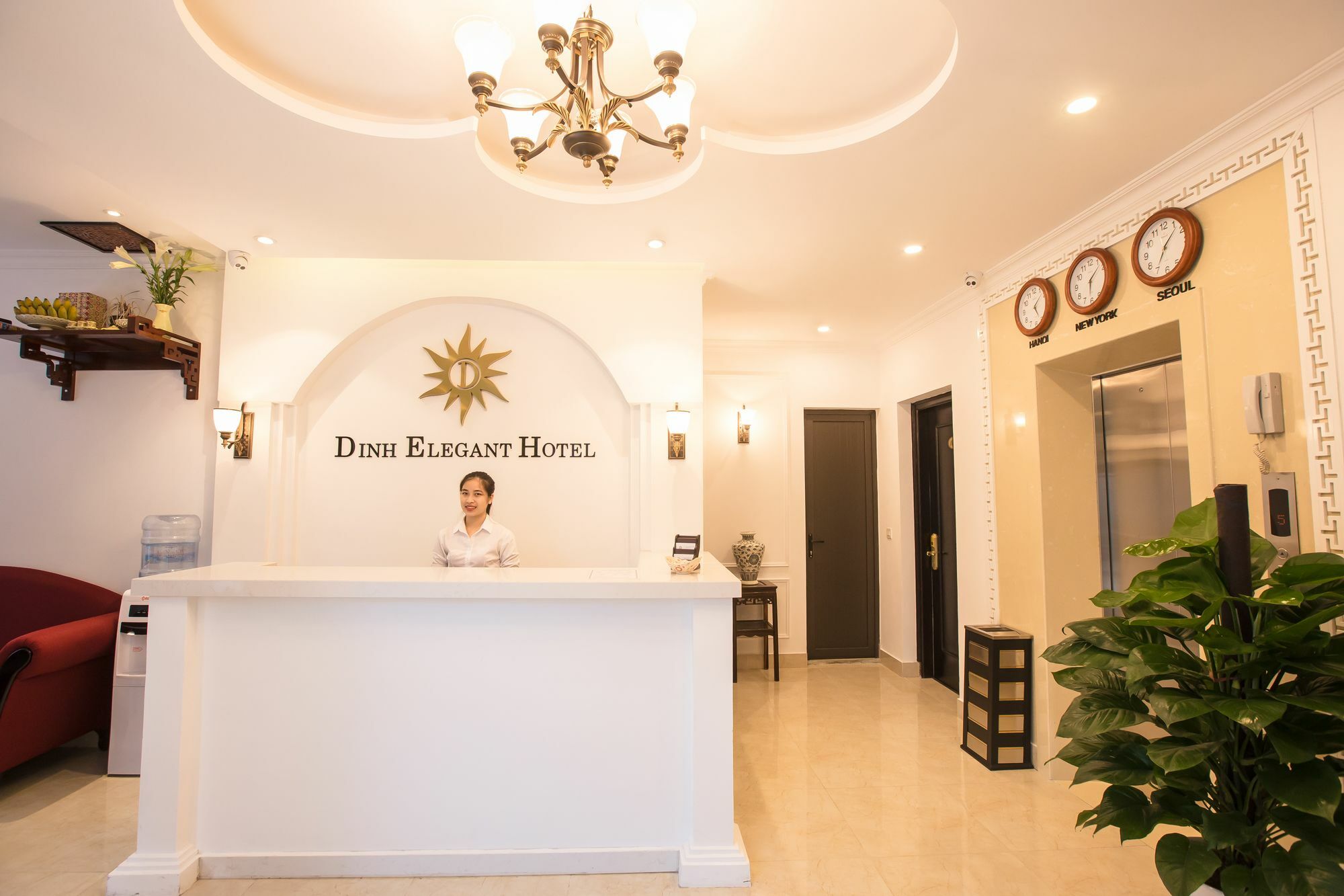 Dinh Elegant Hotel 3*