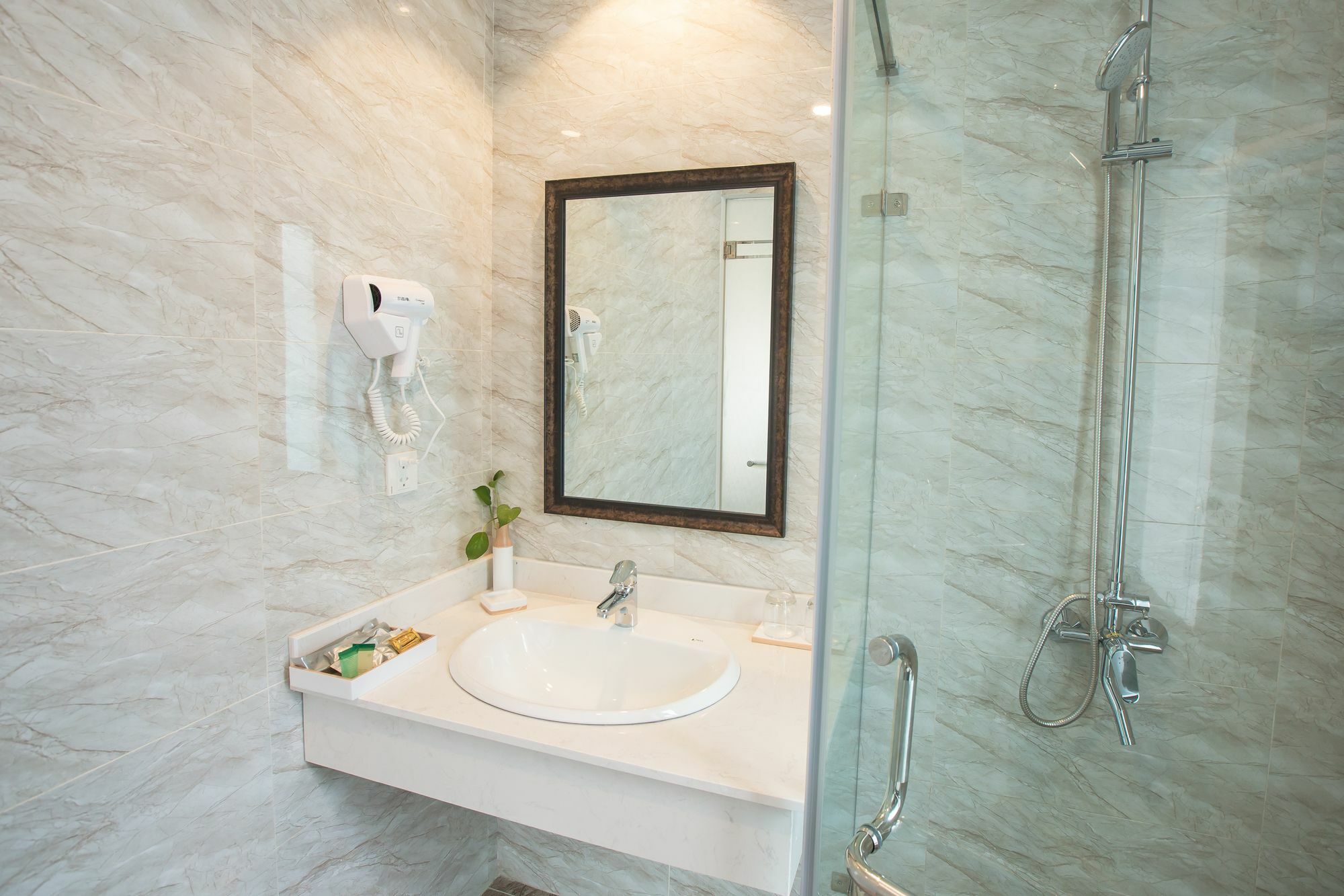 Dinh Elegant Hotel Hanoi